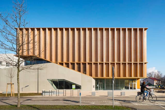 UN CORPS SAIN DANS UN BÂTIMENT SAIN