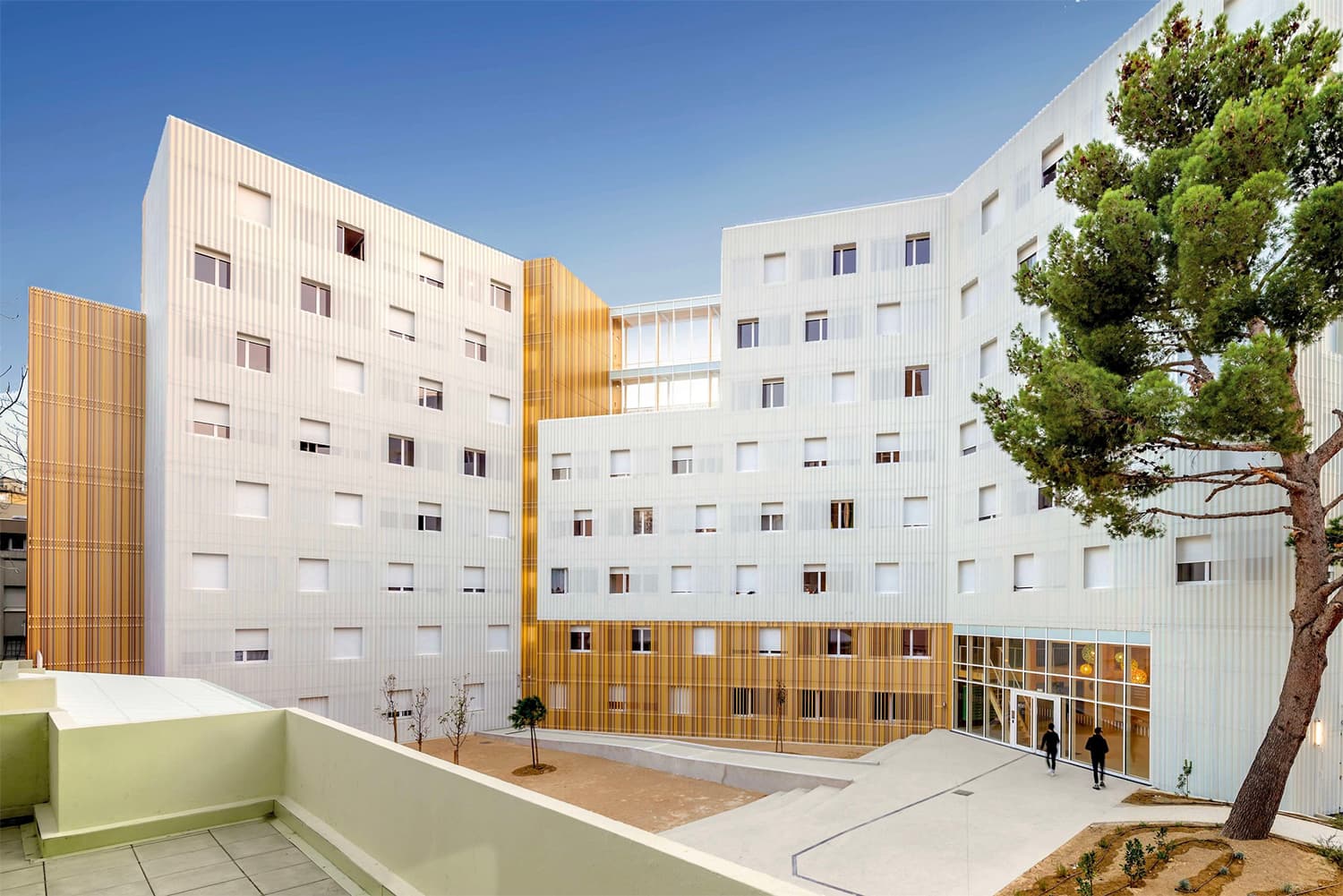 Construction bois de logements étudiants à Marseille par l'agence A+ Architecture