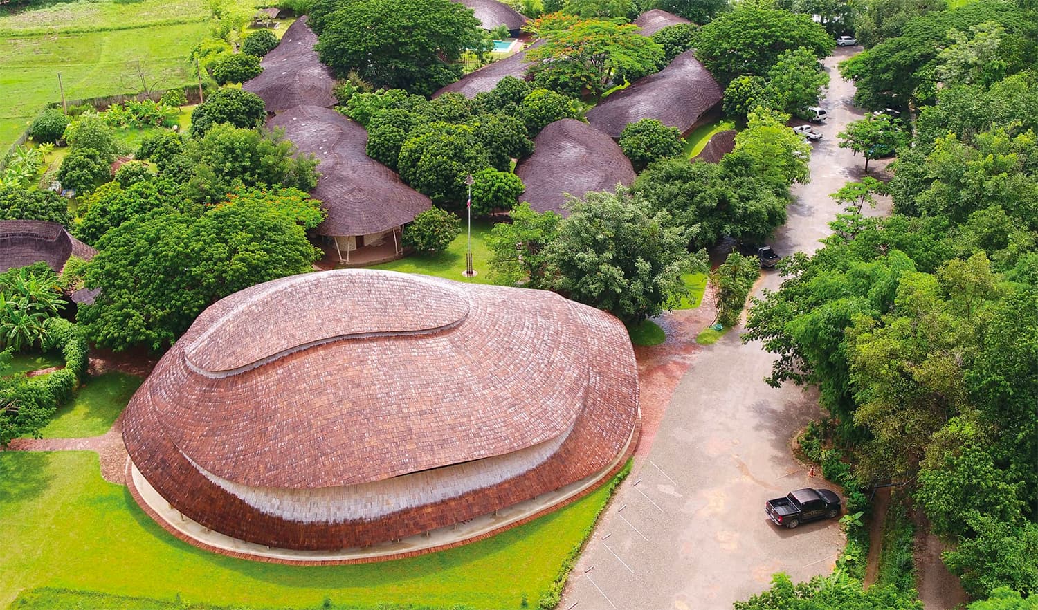 Une salle de sport en bambou en Thaïlande par Chiangmai Life Architects