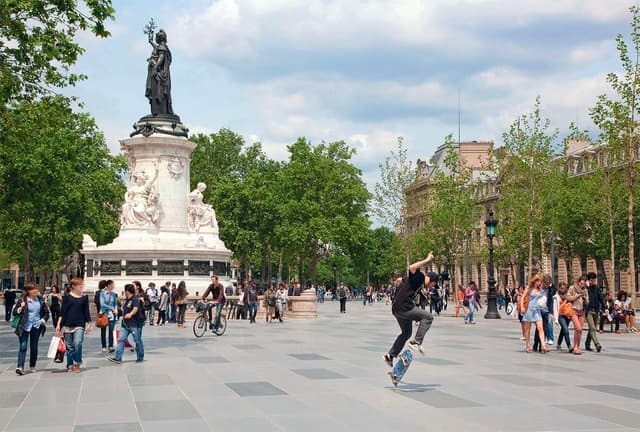 À Paris, place aux piétons et à la végétation