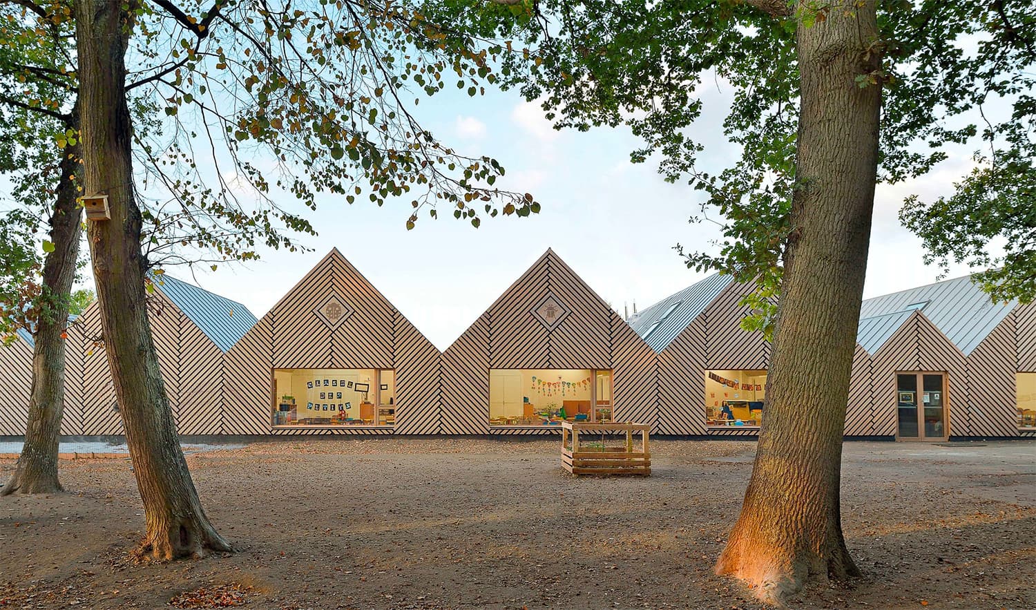 Une école maternelle tout en bois par l'agence Tracks