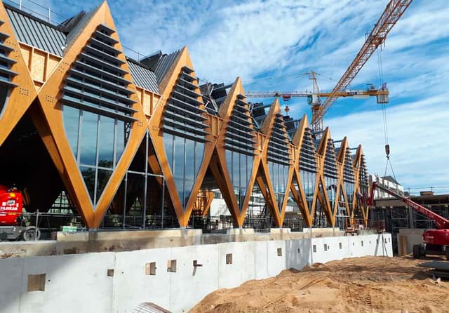 Losanges structurels à grande échelle pour un complexe nautique à Orléans