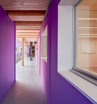 Des modules en bois dans un entrepôt par l'atelier d'architecture Lutz Associés à Fribourg - Image 7