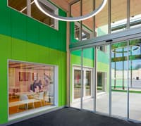 Des modules en bois dans un entrepôt par l'atelier d'architecture Lutz Associés à Fribourg - Image 8