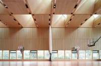 Un monolithe pour les sportifs conçu à Lyon par Dietrich - Untertrifaller Architectes et Tekhnê - Image 4
